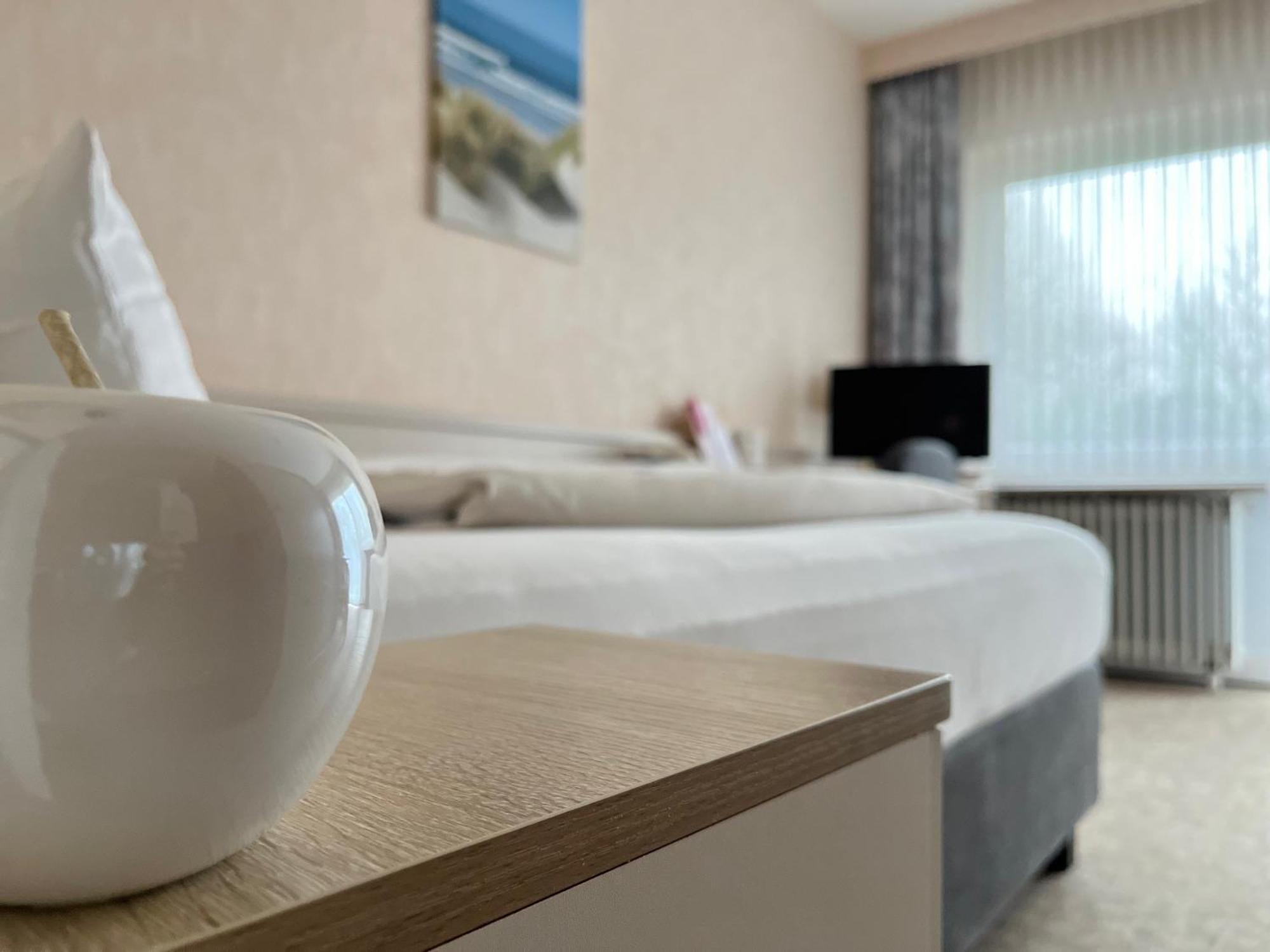 Hotel Zum Rosenteich Бад Цвишенан Екстериор снимка