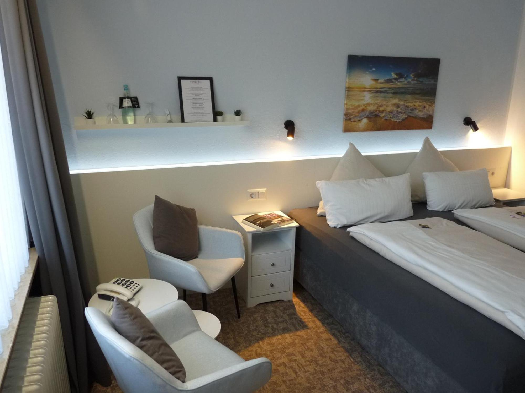 Hotel Zum Rosenteich Бад Цвишенан Екстериор снимка