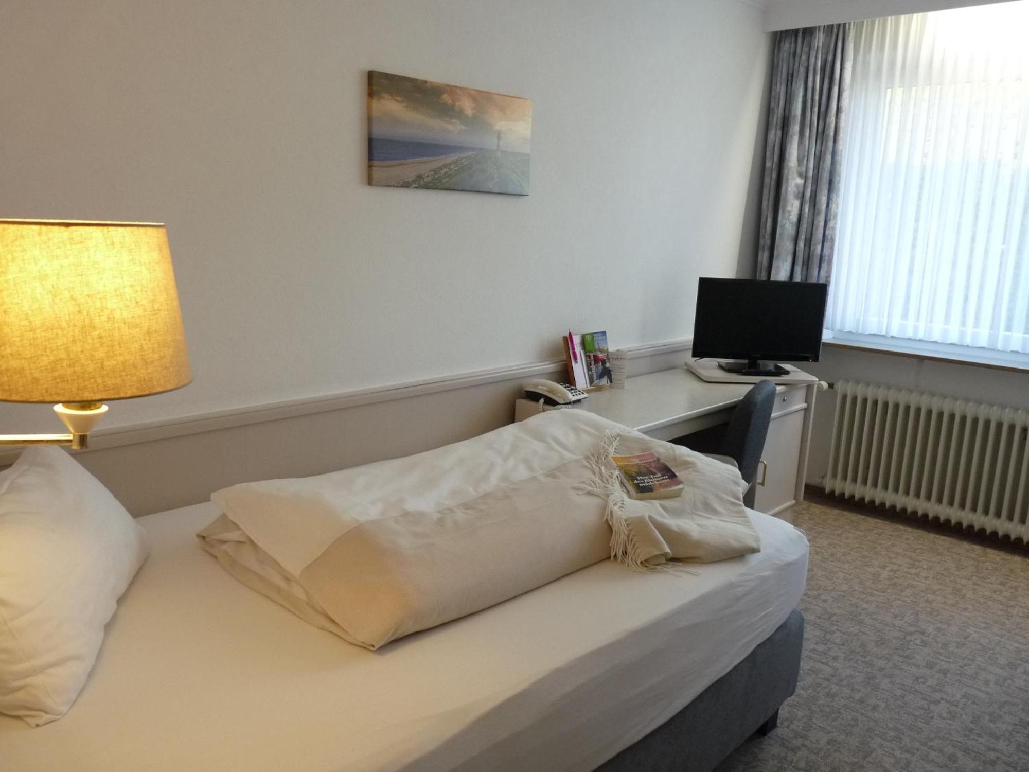 Hotel Zum Rosenteich Бад Цвишенан Екстериор снимка