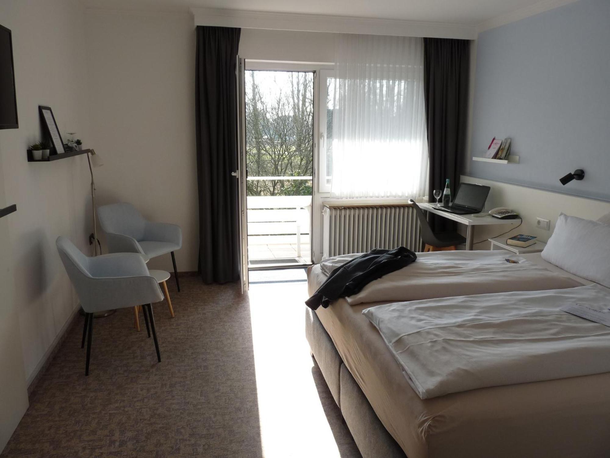 Hotel Zum Rosenteich Бад Цвишенан Екстериор снимка