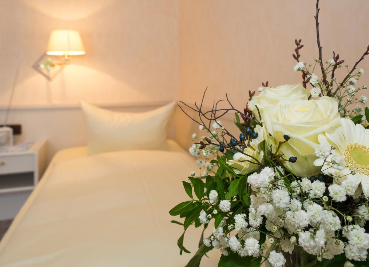 Hotel Zum Rosenteich Бад Цвишенан Екстериор снимка