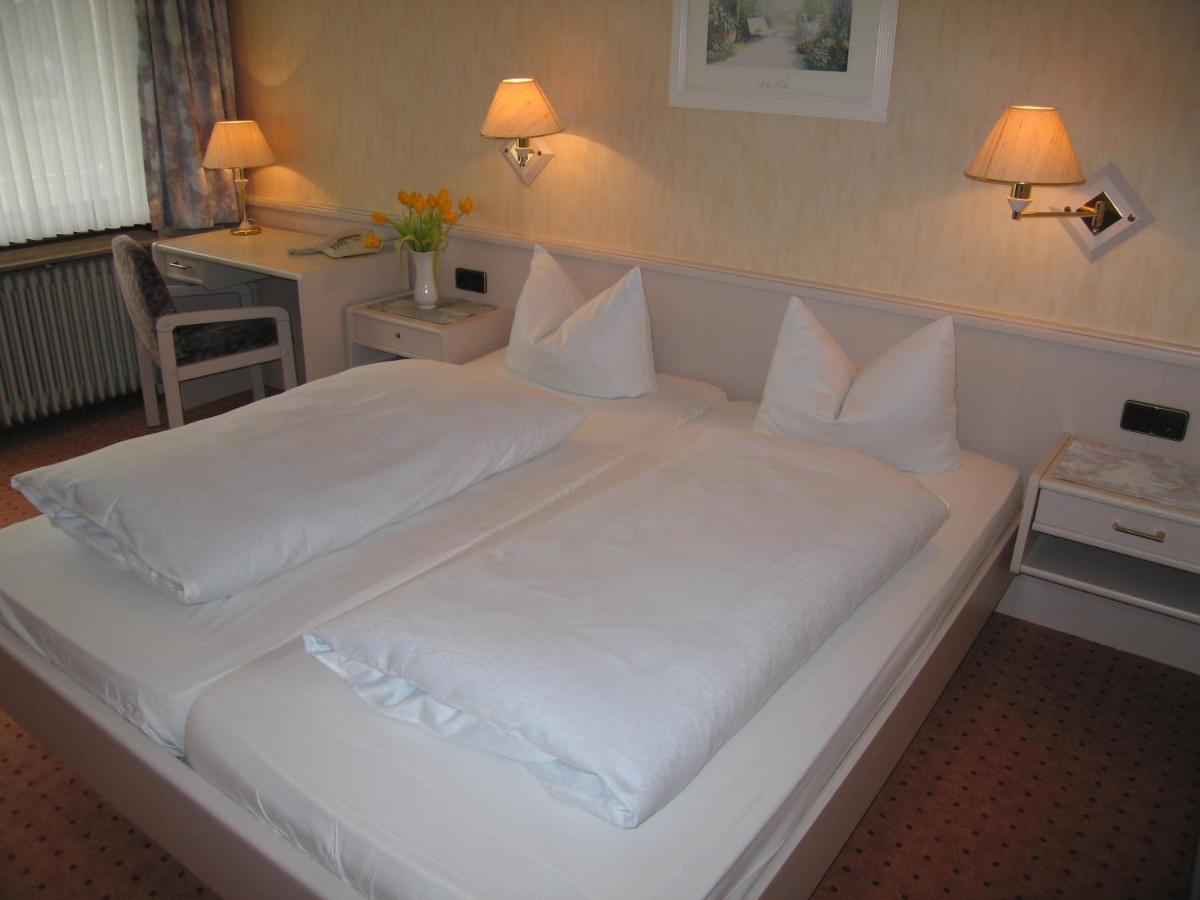 Hotel Zum Rosenteich Бад Цвишенан Екстериор снимка