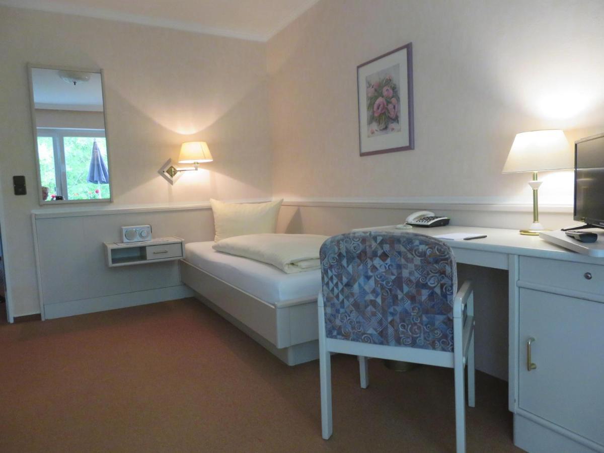 Hotel Zum Rosenteich Бад Цвишенан Екстериор снимка