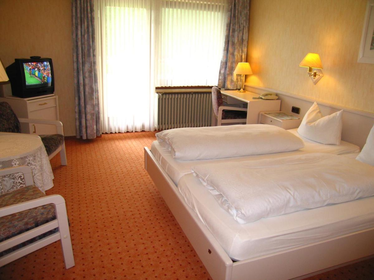 Hotel Zum Rosenteich Бад Цвишенан Екстериор снимка