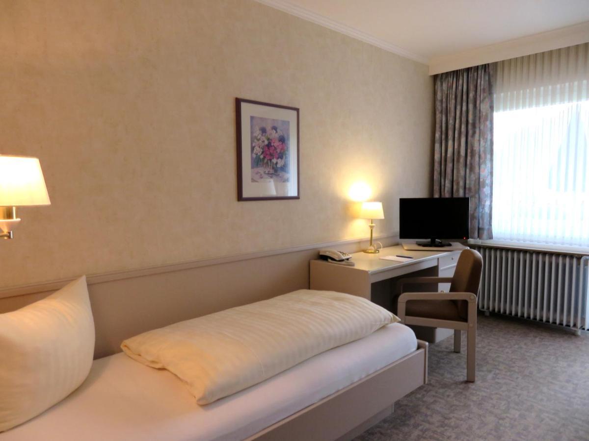 Hotel Zum Rosenteich Бад Цвишенан Екстериор снимка