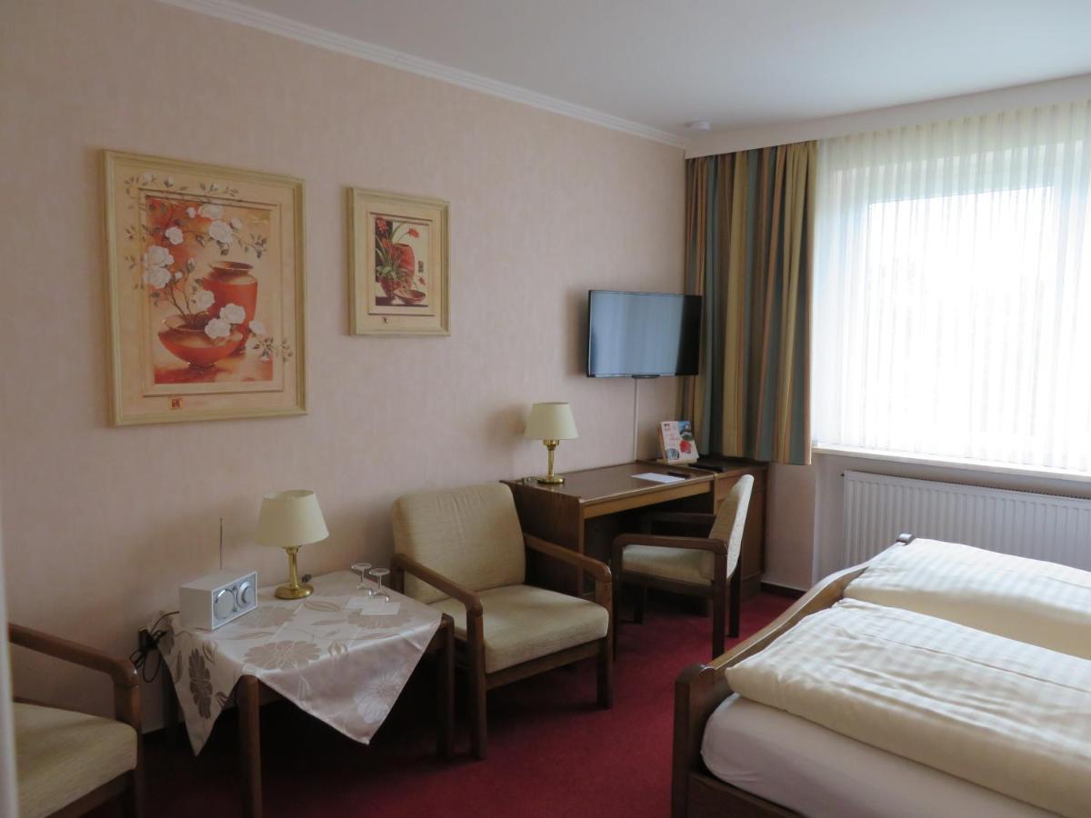 Hotel Zum Rosenteich Бад Цвишенан Екстериор снимка