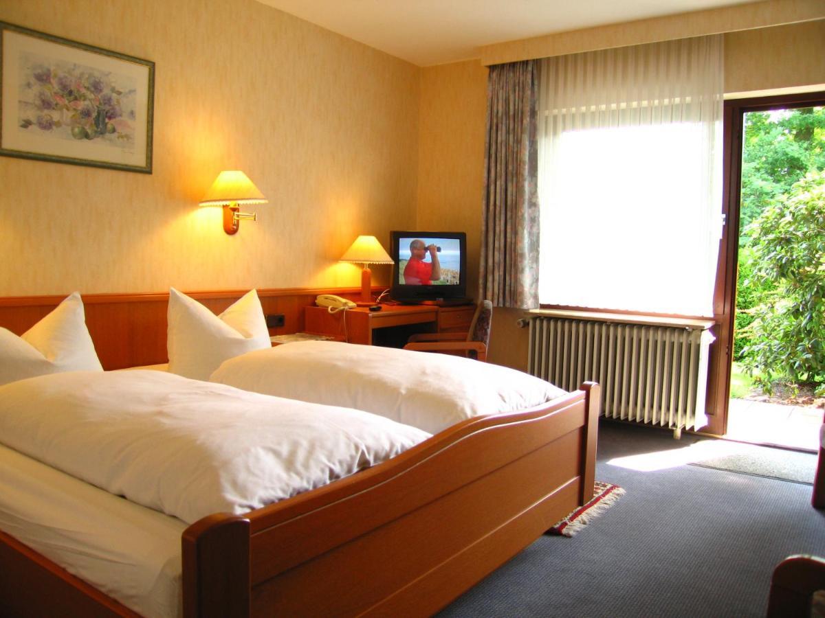 Hotel Zum Rosenteich Бад Цвишенан Екстериор снимка