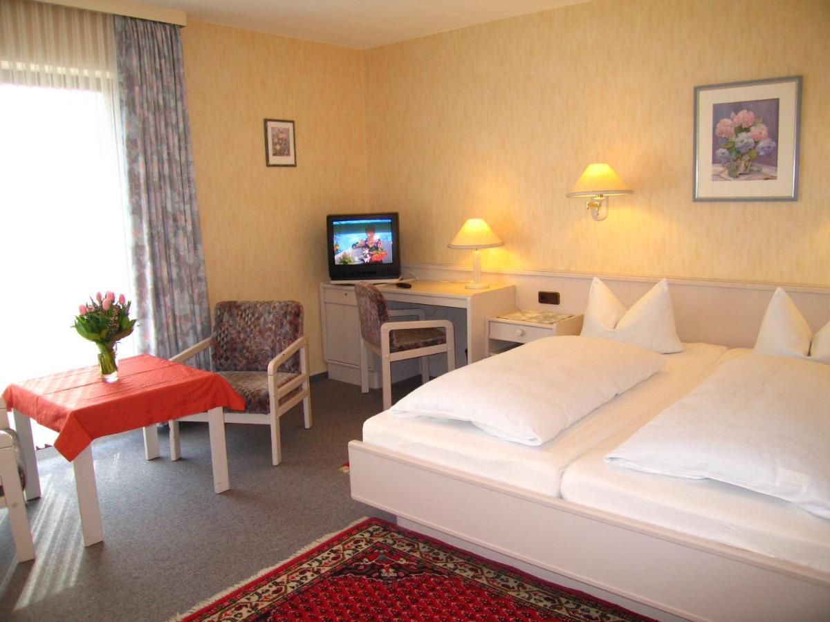 Hotel Zum Rosenteich Бад Цвишенан Екстериор снимка